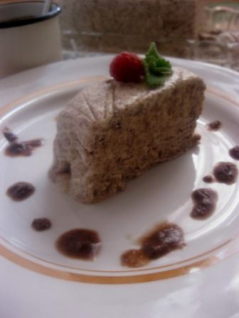 Шоколадный семифредо с мятным соусом