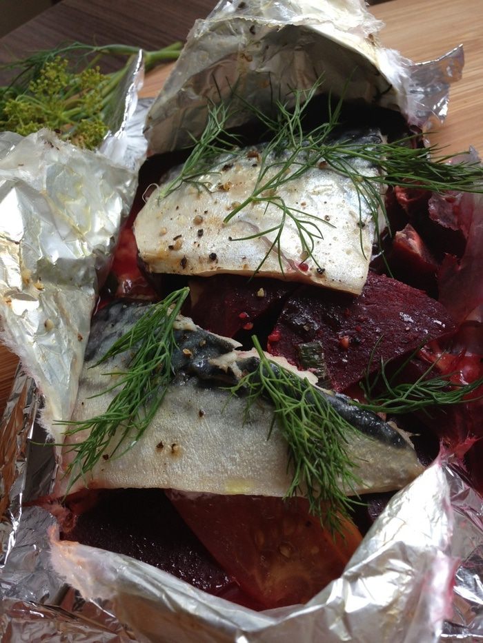 Запеченная рыба на овощной подушке с моцареллой