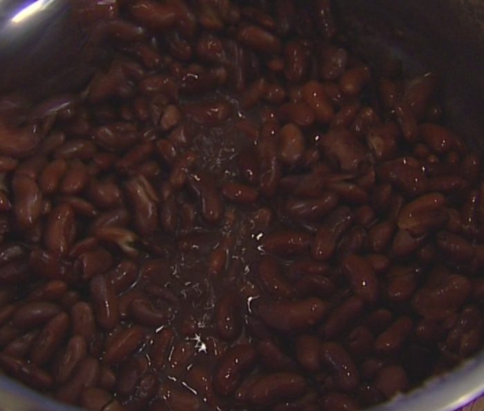 Красная фасоль с колбасками