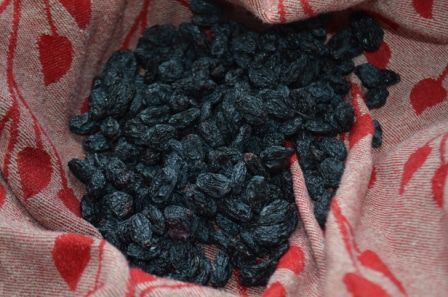 Пшенично-ржаной хлеб с изюмом и орехами