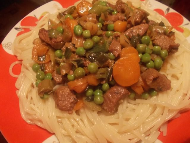 Паста с говядиной и молодыми овощами