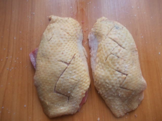 Утиная грудка с винно-карамельным луком