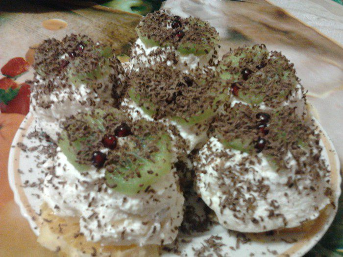 Творожный десерт с фруктами