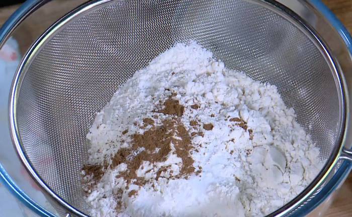 Оладушки с сушеной черникой 