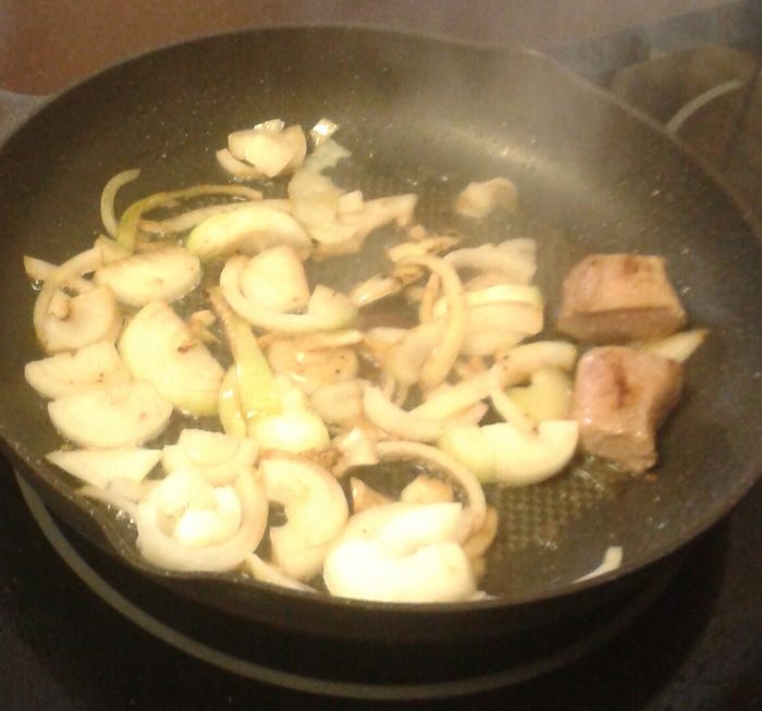 Телятина в горшочке с тмином и барбарисом