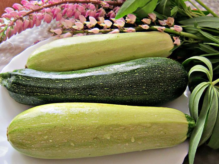 Закусочные рулетики из кабачков