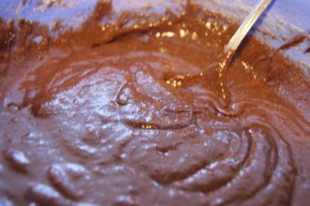 Шоколадно-гречишный кекс с черной смородиной и грецким орехом