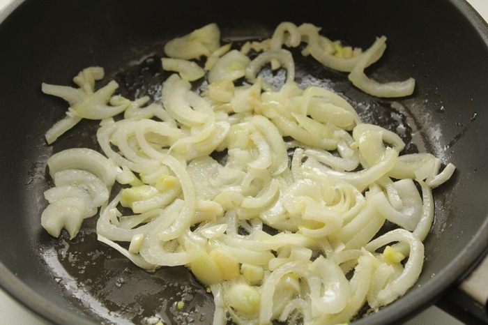 Горячие пироги с курицей на ужин