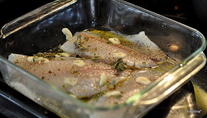 Рыба с оливками и кедровыми орешками