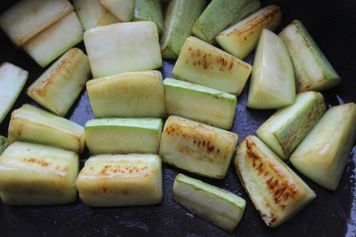 Цыпленок с молодыми овощами