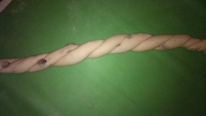 Сладкая булка с изюмом