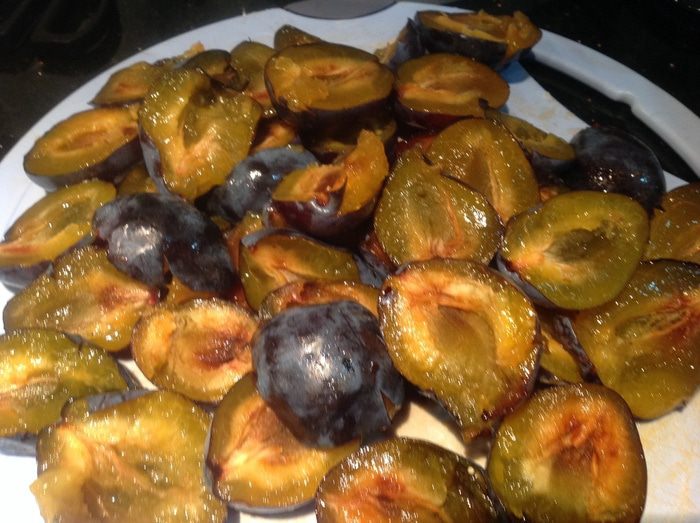 Сливовый пирог с маковой начинкой