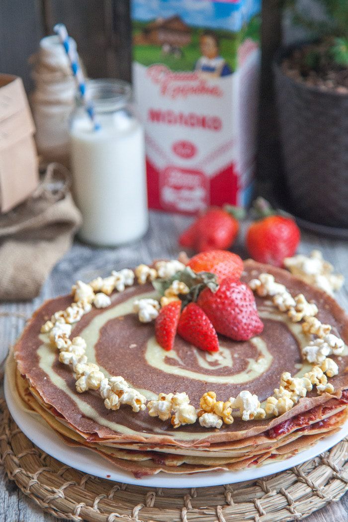 Блинный пирог с вишней и шоколадом