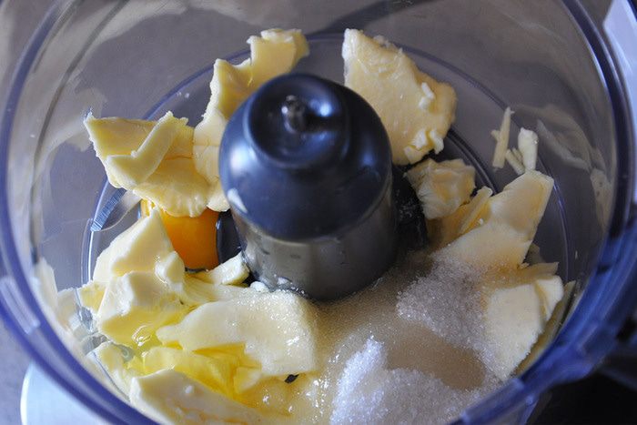 Йогуртовые кексы с вишней и шоколадом