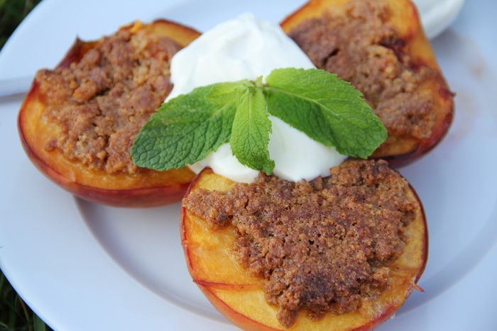 Персики, запеченные с амаретти