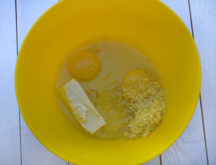 Влажный лимонный кекс