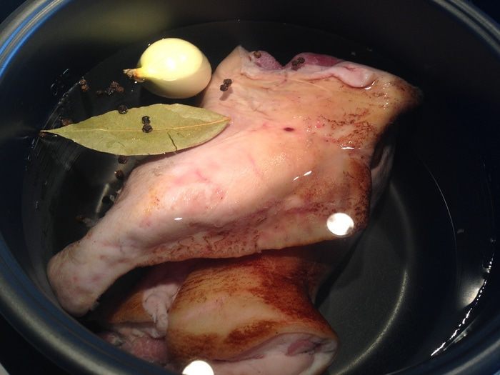 Свиное ухо в медовой глазури