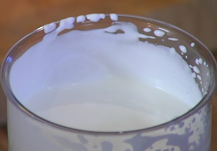 Меренги с клубникой и взбитыми сливками