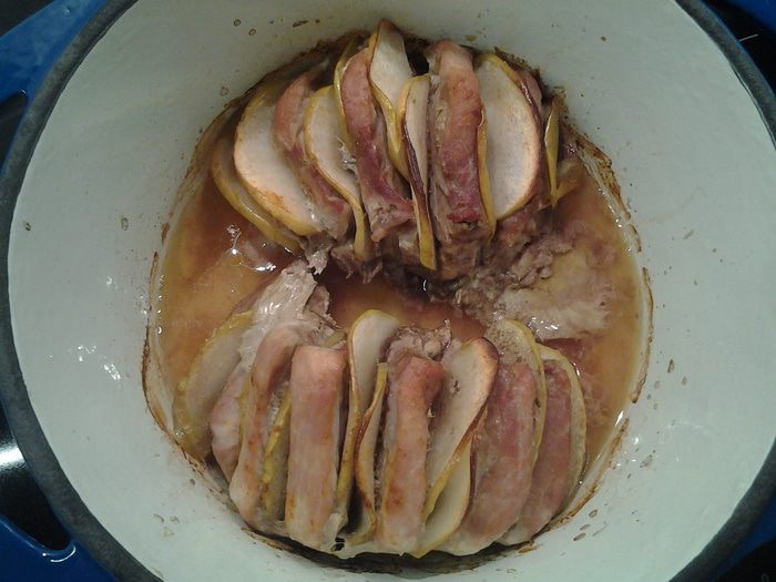 Свинина с яблоками