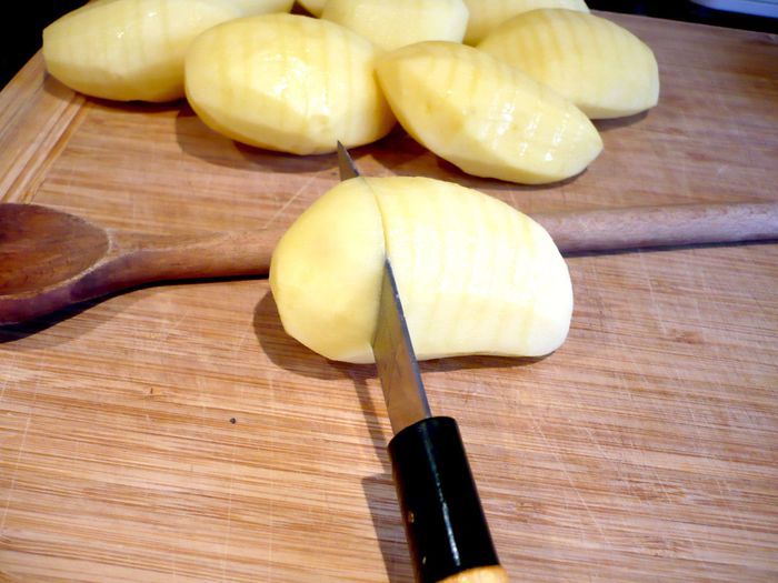 Рыбка, запеченная в томатном соусе с маслинами и каперсами