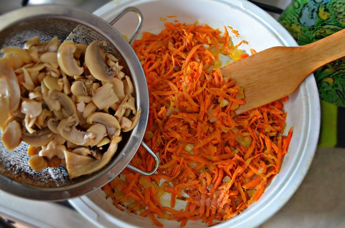 Куриные грудки, запеченные с грибами «Роза чайная»