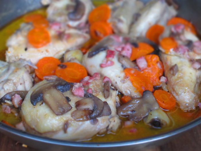 Курица с овощами и грибами