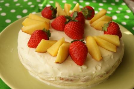 Бисквитный фруктовый торт со сливочным кремом к празднику &amp;quot;День семьи, любви и верности&amp;quot;