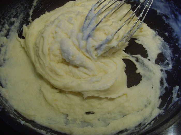 Рулет-суфле с пармезаном и вялеными томатами