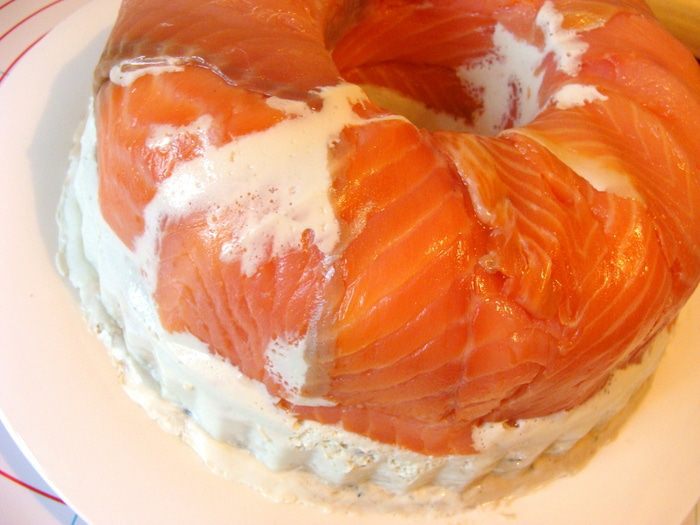 Закусочный лососево-сырный торт