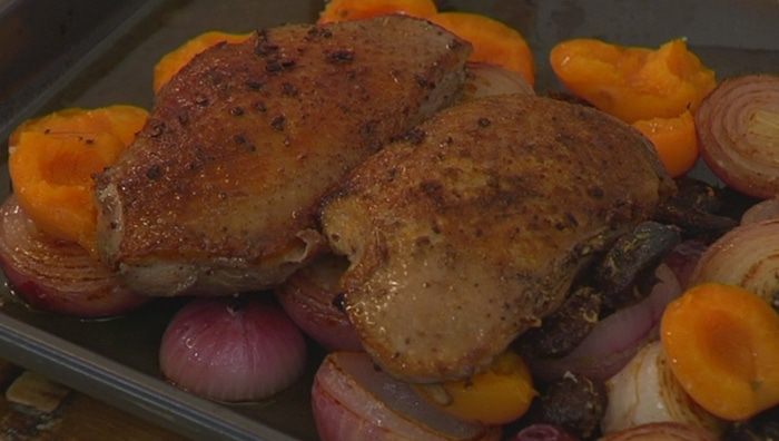 Утиные грудки с абрикосами