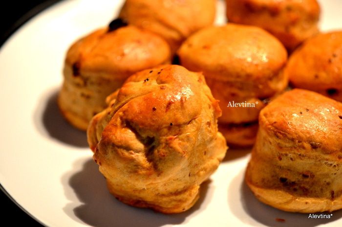 Булочки с вялеными томатами