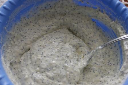 Творожный пирог с маком и карамелизированным бананом