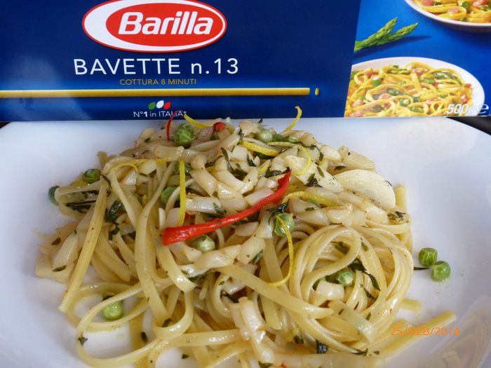 Баветте с кальмарами и зеленым горошком