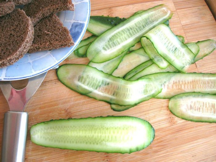 Канапе и башенка из авокадо со сливочным сыром