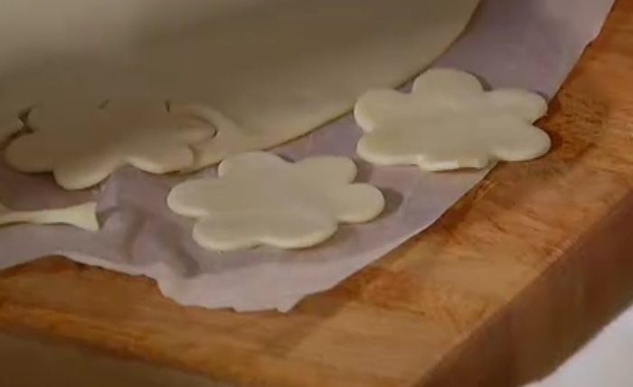 Тарталетки с креветками и соусом бешамель 