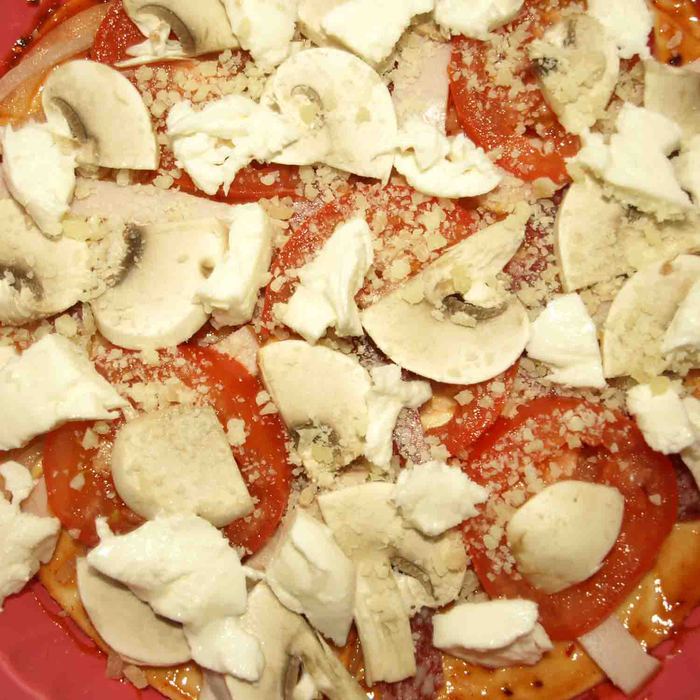 Пицца &amp;quot;Три сыра&amp;quot; с помидорами