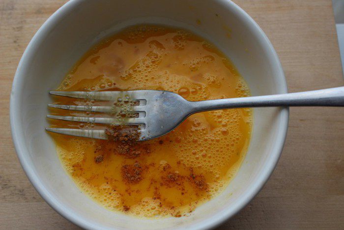 Фриттата с болгарским перцем, зеленым горошком  и луком-пореем