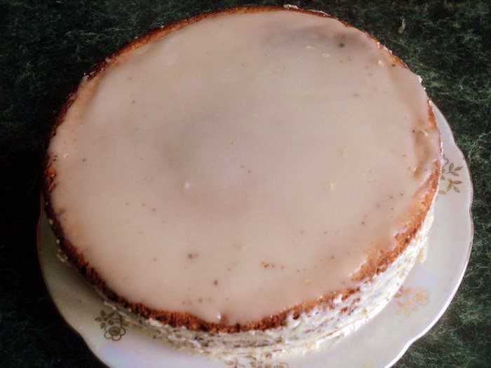 Ореховый торт с карамелизированными яблоками