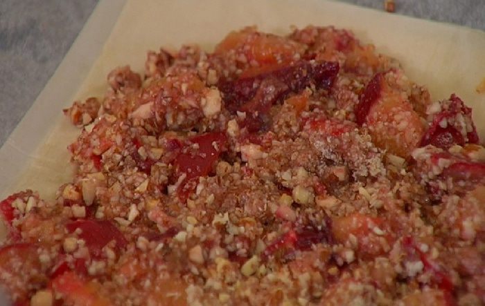 Пахлава со сливами и лавандой