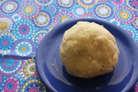 Тарт с брусникой и запеченным ганашем из белого шоколада