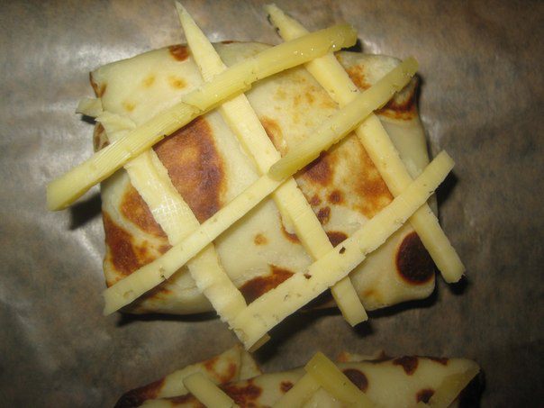 Блины в сырную клеточку с начинкой