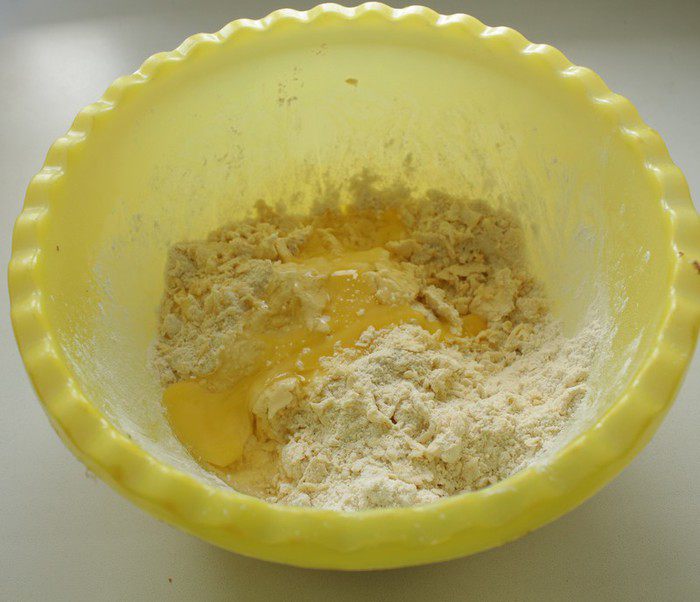 Киш с брокколи, ветчиной и помидорами