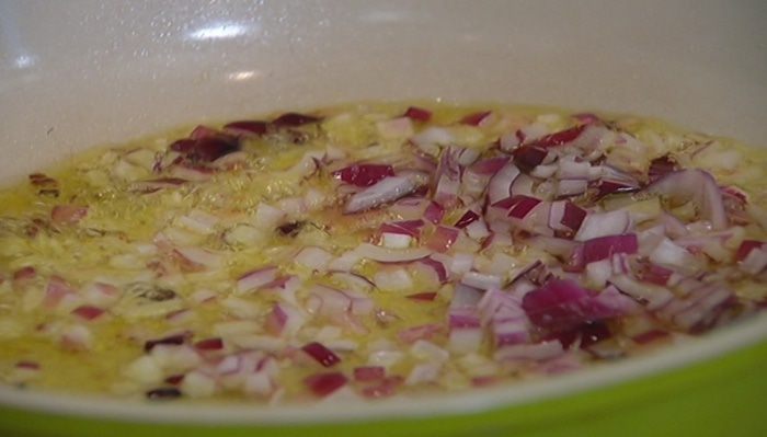 Яйца по-мексикански, запеченные с фасолью 