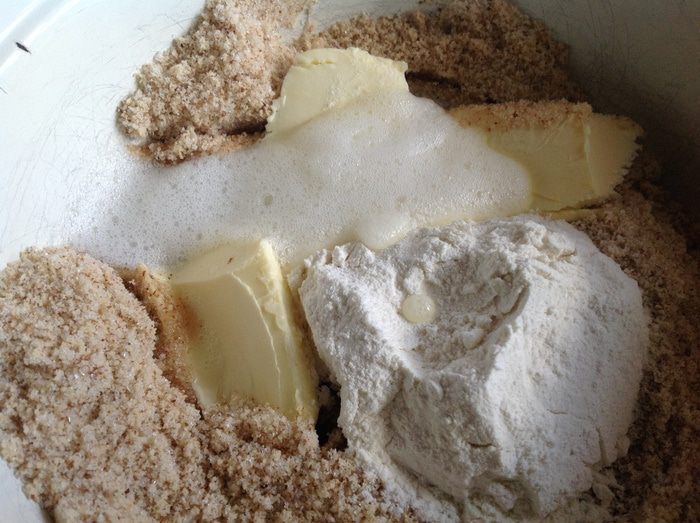 Миндальные пирамидки с малиной