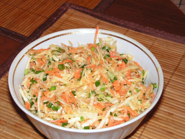 Салат с сельдереем и морковью