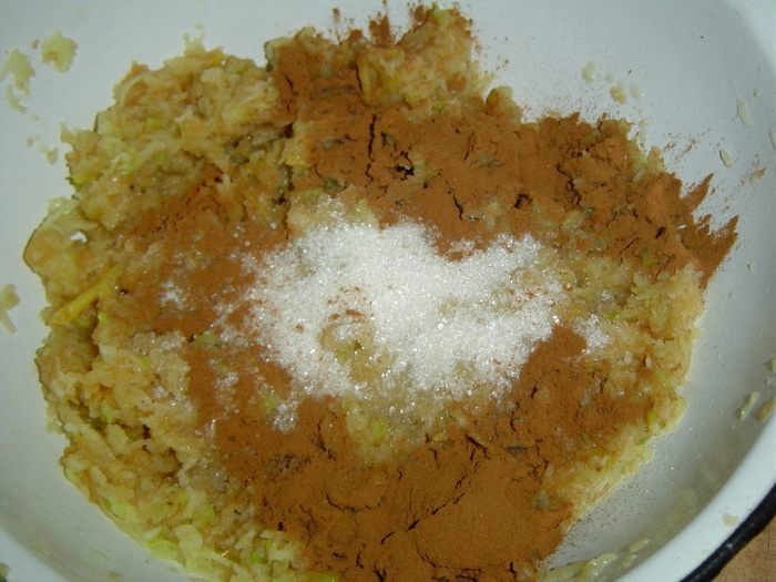 Яблочный рулет