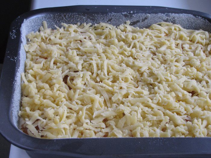 Тертый пирог с творогом и грушами