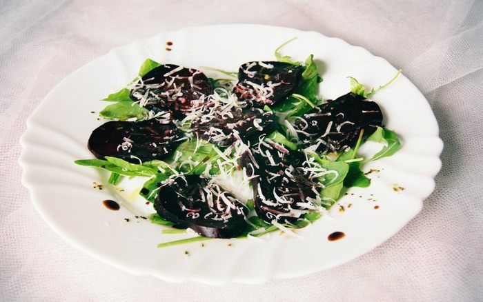 Салат со свеклой и руколой