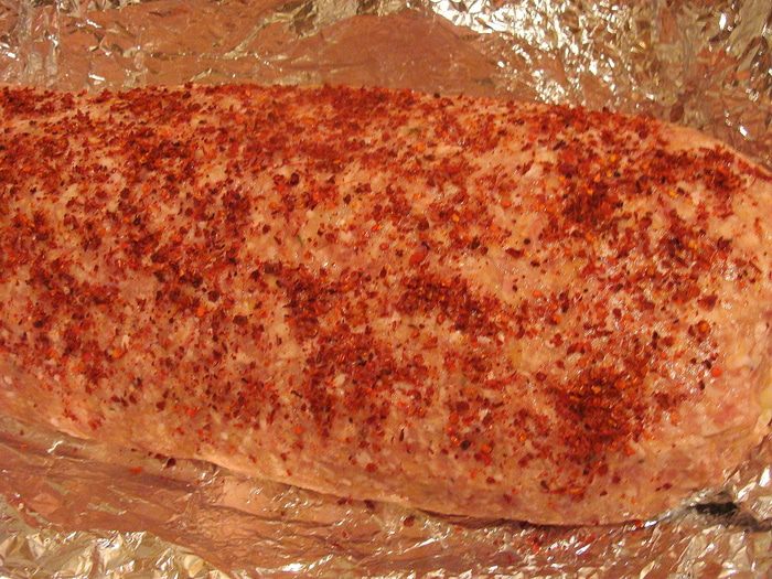 Мясной рулет с маккерончини, сыром и паприкой 