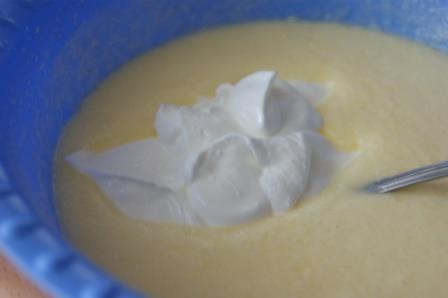 Сметанный пирог с клубникой